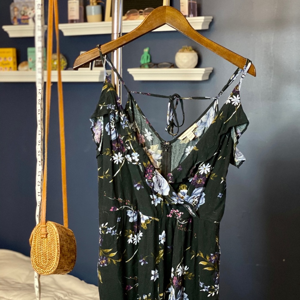 🌻 American Eagle Floral Jumpsuit 🌻